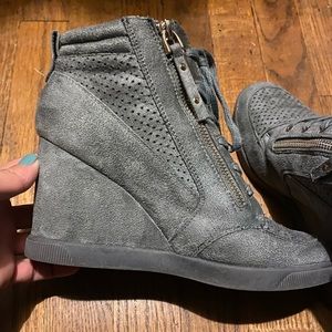 Gray wedge sneaker from just fab, size 9